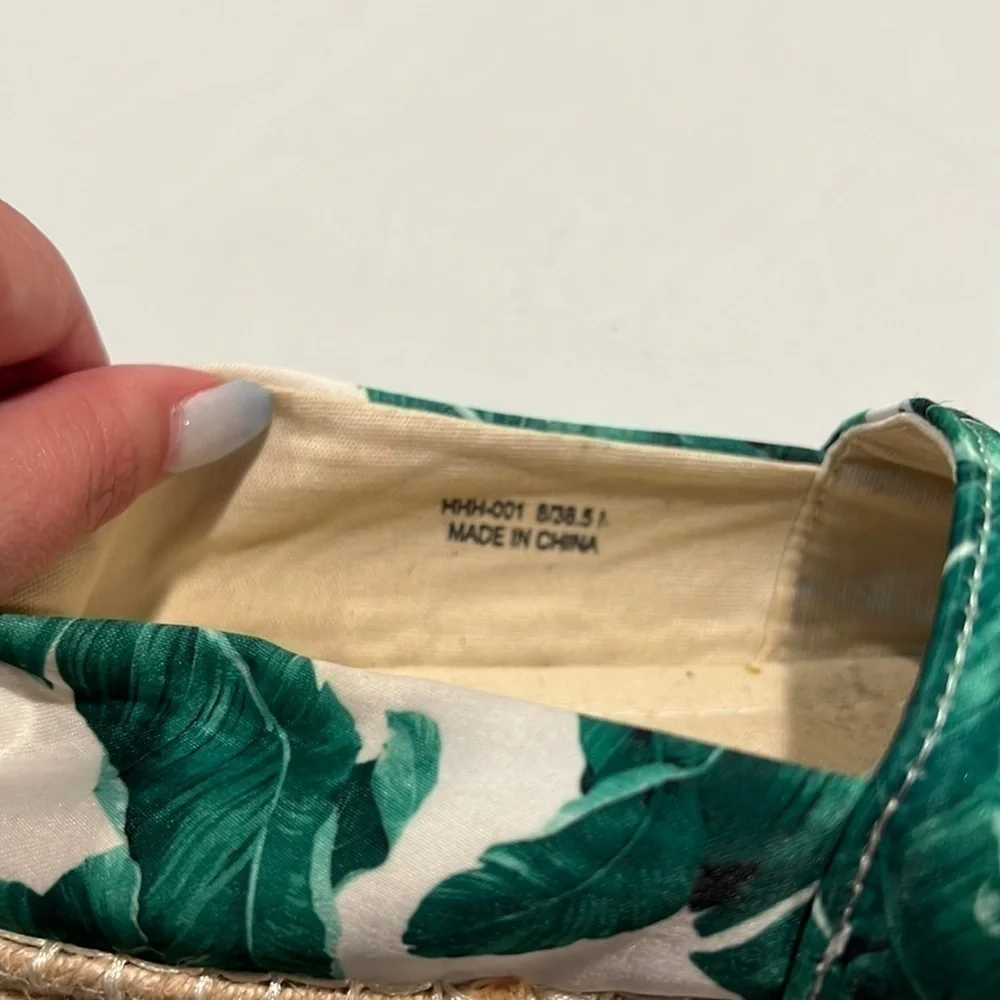 CHINESE Laundry Hayden Floral Green Espadrilles, Size 8